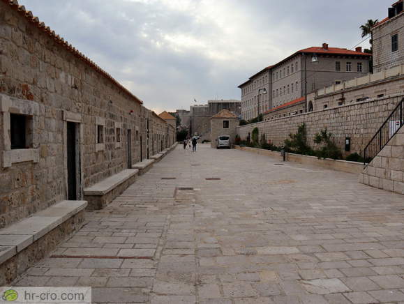 Pogled proti Dubrovniškemu mestnemu obzidju