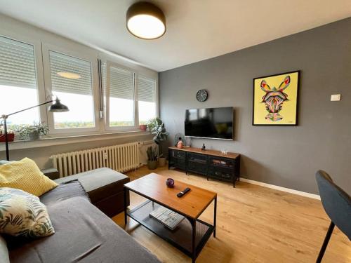 12th Floor Oasis - 2 plus 2 Compact and Stylish 12th Floor Oasis - 2 plus 2 Compact and Stylish