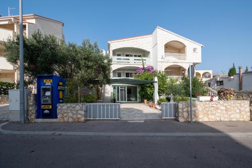 Apartments with a parking space Novalja, Pag - 4128