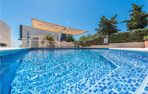 2 Bedroom Nice Home In Novalja