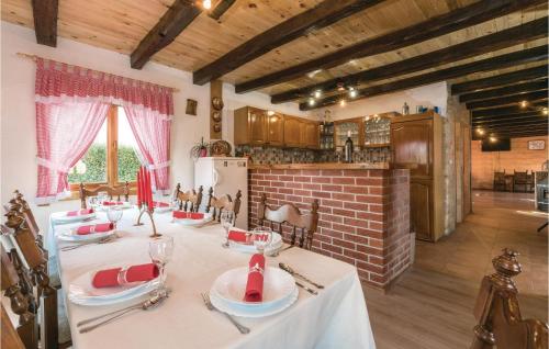 4 Bedroom Amazing Home In Velika Buna