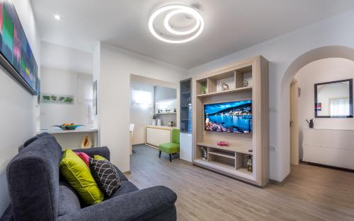 Apartments Dujmic - 50m from the sea with private parking