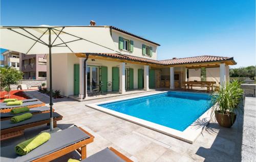 Stunning Home In Peroj