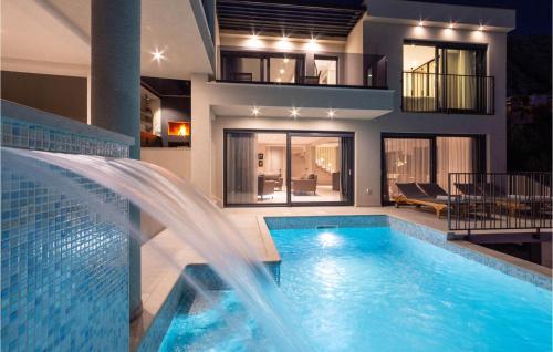 Cozy Home In Makarska