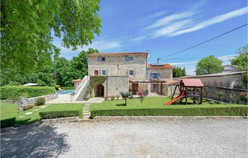 Cozy Home In Pamici With Kitchen