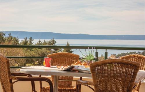 2 Bedroom Beautiful Apartment In Makarska