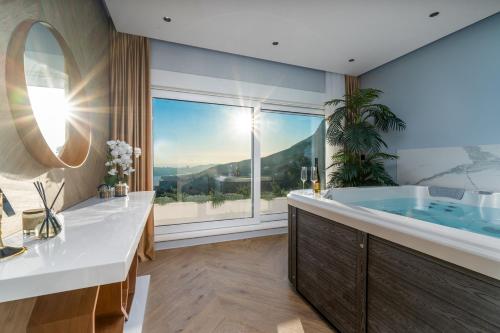 Luxury Villa 7th Heaven with heated pool, hot-tub, gym, panoramic views on town Split