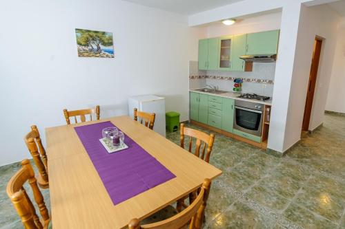 Apartments & rooms Lucie