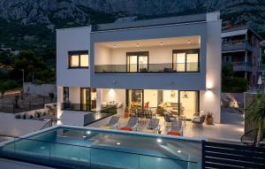 Awesome Home In Veliko Brdo With Wifi