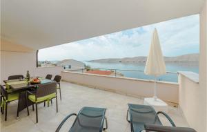 Nice Apartment In Miskovici With Kitchen 