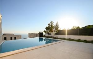 Nice Home In Makarska With Jacuzzi