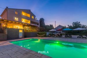 House MIRABELLE with Pool