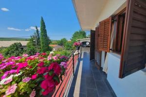 Penthouse apartment in Gornji Karin near the beach