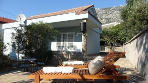 Sweet house with garden 35 meters from sea