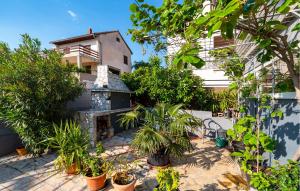 4 Bedroom Lovely Apartment In Krusevo