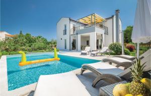Lovely Home In Stinjan With Wifi