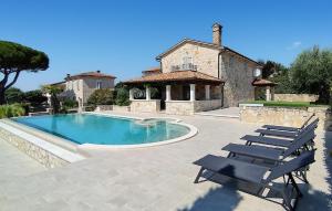 2 Bedroom Beautiful Home In Labinci 
