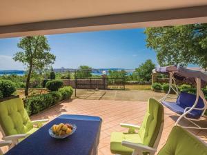 Apartments Paola - Studio Apartment with Terrace and Sea View