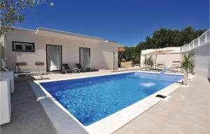 3 Bedroom Gorgeous Home In Makarska