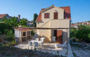 1 Bedroom Gorgeous Apartment In Zlarin