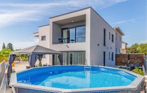 2 Bedroom Lovely Apartment In Pula
