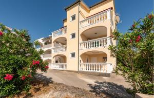 1 Bedroom Amazing Apartment In Seline