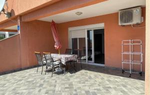 2 Bedroom Cozy Apartment In Maslenica