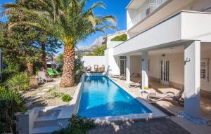 Nice Apartment In Makarska