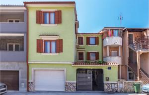 2 Bedroom Stunning Apartment In Pula