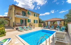 Beautiful Apartment In Fondole With Wifi