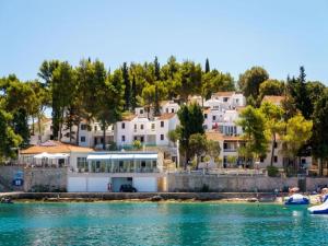 Lumbarda Resort Apartments