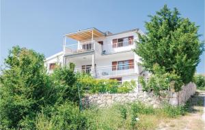 3 Bedroom Gorgeous Apartment In Maslenica