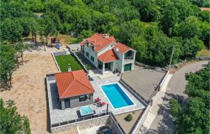 Awesome Home In Zagvozd With Jacuzzi