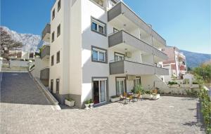 1 Bedroom Stunning Apartment In Makarska