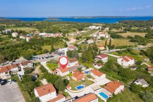 Apartments with a parking space Valbandon, Fazana - 7227 