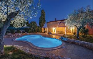 5 Bedroom Cozy Home In Galizana