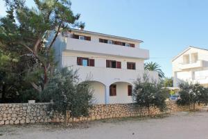 Apartments with a parking space Novalja, Pag - 10417