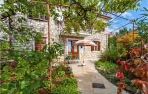 Nice Apartment In Umag With Kitchen