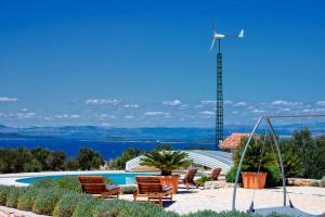 Villa Lambik - 7 Bedroom villa with magnificent views of the sea and distant Islands