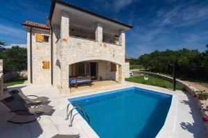 Stone House Iva 