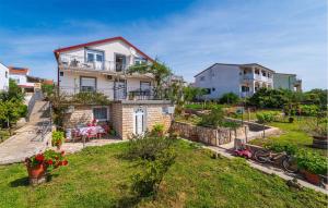 3 Bedroom Amazing Apartment In Jasenice
