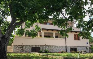Nice Apartment In Cres With Kitchen