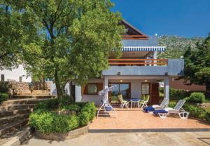 Apartments Ivni