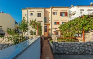 3 Bedroom Stunning Home In Omisalj