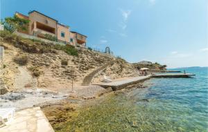2 Bedroom Lovely Apartment In Vlasici 