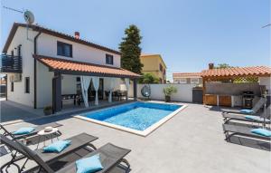 Gorgeous Home In Galizana With Kitchen