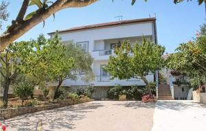 2 Bedroom Amazing Apartment In Tkon