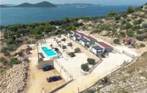 2 Bedroom Beach Front Home In Drage