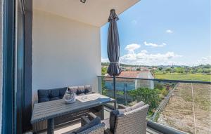 1 Bedroom Nice Apartment In Jezera 