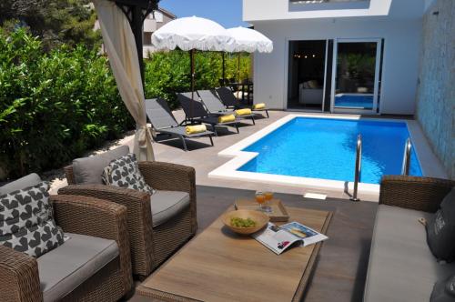 Lemon beach house